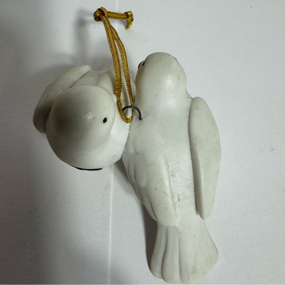 Vinatge Enesco doves ornament. Porcelain birds doves together. Enesco Sticker - Picture 5 of 8